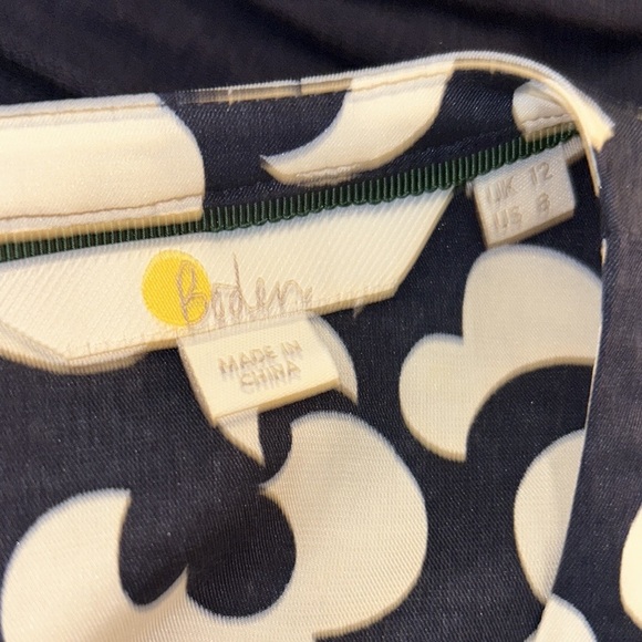 Boden Ravello Silk Blend Navy Blue & White Floral Print Pleated Top - 8 - Picture 9 of 13